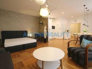Pronájem bytu 1+kk, Praha - Vyšehrad, Neklanova, 54 m2