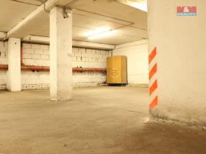 Pronájem garážového stání, Praha - Holešovice, Dělnická, 16 m2