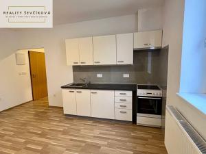 Pronájem bytu 1+kk, Holice, náměstí T. G. Masaryka, 28 m2