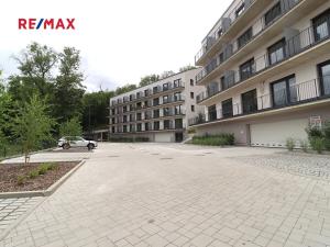 Pronájem bytu 1+kk, Praha - Hlubočepy, Na Zlíchově, 30 m2
