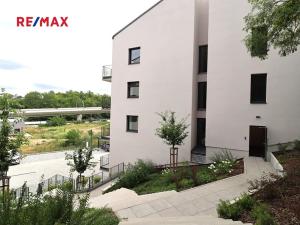 Pronájem bytu 1+kk, Praha - Hlubočepy, Na Zlíchově, 30 m2