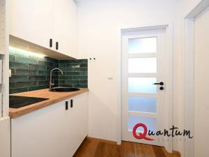 Pronájem bytu 1+kk, Praha - Hlubočepy, Pod Žvahovem, 22 m2