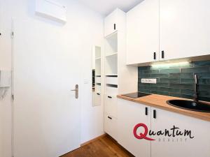 Pronájem bytu 1+kk, Praha - Hlubočepy, Pod Žvahovem, 22 m2