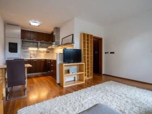 Pronájem bytu 2+kk, Praha - Čimice, Korycanská, 50 m2