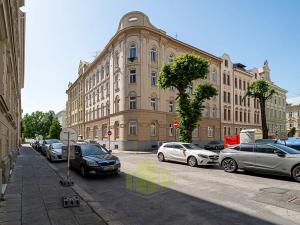 Pronájem bytu 2+1, Olomouc, Kollárovo nám., 80 m2