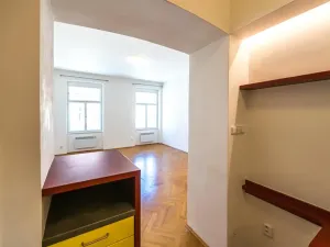 Pronájem bytu 1+1, Praha - Smíchov, Viktora Huga, 38 m2