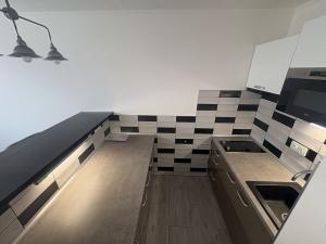 Prodej bytu 1+kk, Praha - Hlubočepy, Pivcova, 29 m2