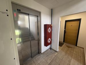 Prodej bytu 1+kk, Praha - Hlubočepy, Pivcova, 29 m2