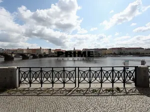 Pronájem bytu 1+kk, Praha - Smíchov, Hořejší nábřeží, 34 m2