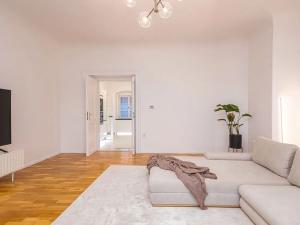 Prodej bytu 2+1, Praha - Malá Strana, Mostecká, 94 m2