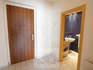 Pronájem bytu 1+kk, Praha - Karlín, Kollárova, 43 m2