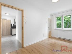 Pronájem bytu 3+kk, Ostrov, Klicperova, 61 m2