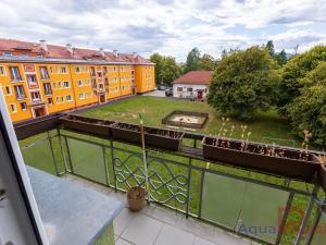 Pronájem bytu 3+kk, Ostrov, Klicperova, 61 m2