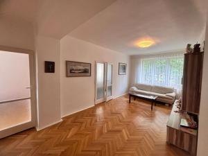 Pronájem bytu 4+1, Praha - Veleslavín, Na okraji, 72 m2
