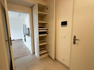 Pronájem bytu 2+kk, Praha - Hostavice, Českobrodská, 56 m2