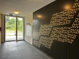 Pronájem bytu 2+kk, Praha - Hostavice, Českobrodská, 56 m2