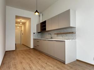 Pronájem bytu 1+kk, Praha - Hostavice, Českobrodská, 35 m2