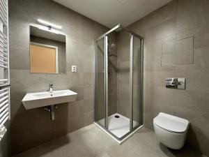 Pronájem bytu 1+kk, Praha - Hostavice, Českobrodská, 35 m2