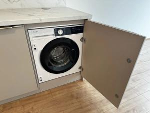 Pronájem bytu 1+kk, Praha - Hostavice, Českobrodská, 35 m2