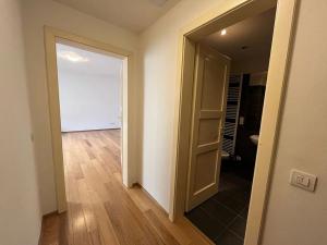 Pronájem bytu 1+kk, Praha - Holešovice, Ortenovo náměstí, 45 m2
