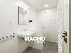 Pronájem bytu 3+1, Praha - Vršovice, Na křivce, 97 m2