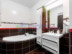 Pronájem bytu 3+kk, Praha - Vysočany, Pod Harfou, 98 m2
