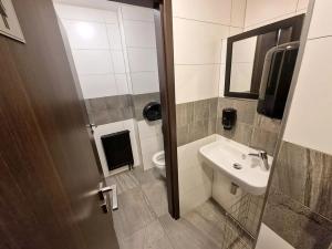 Pronájem obchodního prostoru, Praha - Strašnice, Nad Primaskou, 137 m2