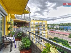 Pronájem bytu 1+kk, Praha, Na Harfě, 43 m2