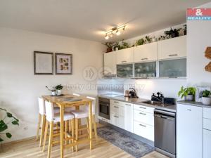 Pronájem bytu 1+kk, Praha, Na Harfě, 43 m2