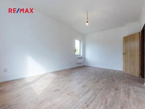 Pronájem bytu 1+1, Jesenice, Školní, 45 m2