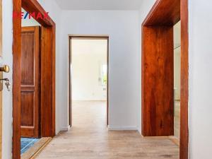 Pronájem bytu 1+1, Jesenice, Školní, 45 m2