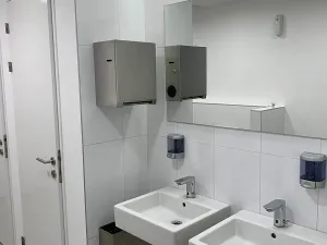 Pronájem kanceláře, Brno, Holandská, 1283 m2