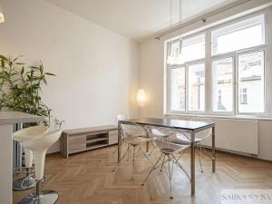 Pronájem bytu 2+kk, Praha - Bubeneč, Jaselská, 67 m2