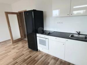 Pronájem bytu 1+kk, Praha - Uhříněves, Oty Bubeníčka, 31 m2