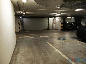 Prodej garážového stání, Praha - Smíchov, U Demartinky, 10 m2