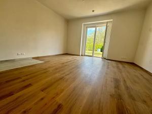 Pronájem vícegeneračního domu, Stará Huť, Karla Dvořáka, 300 m2