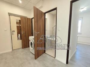 Pronájem bytu 2+kk, Praha, Na Petřinách, 50 m2