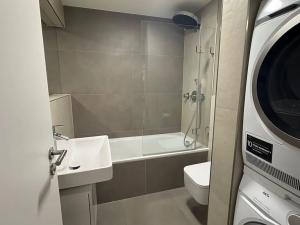 Pronájem bytu 2+kk, Praha - Holešovice, U Pergamenky, 56 m2