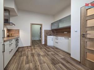 Pronájem bytu 4+1, Cheb, Májová, 117 m2