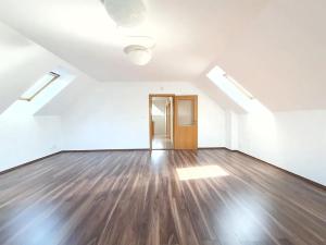 Pronájem rodinného domu, Praha, 200 m2