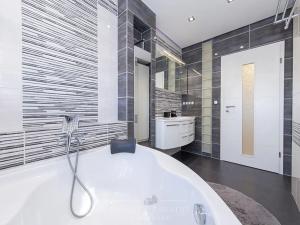 Prodej rodinného domu, Praha - Suchdol, Osvobození, 314 m2