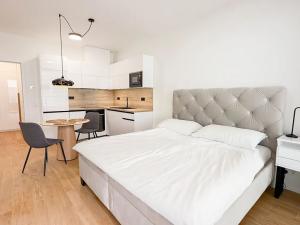 Pronájem bytu 1+kk, Praha - Holešovice, U průhonu, 51 m2
