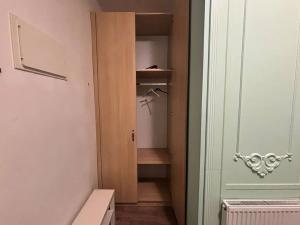 Pronájem bytu 1+1, Praha - Dejvice, Pod kaštany, 34 m2