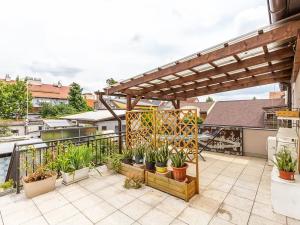 Prodej obchodního prostoru, Praha - Kobylisy, Klapkova, 246 m2