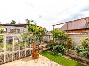 Prodej obchodního prostoru, Praha - Kobylisy, Klapkova, 246 m2