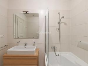 Pronájem bytu 1+kk, Praha - Vinohrady, Italská, 44 m2