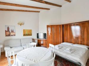 Pronájem bytu 1+kk, Praha - Vinohrady, Italská, 49 m2