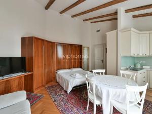 Pronájem bytu 1+kk, Praha - Vinohrady, Italská, 49 m2