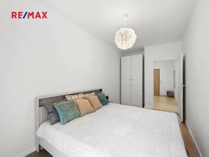Pronájem bytu 2+kk, Praha - Vysočany, Pod Harfou, 50 m2