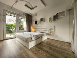 Pronájem bytu 2+kk, Praha - Hloubětín, Granitova, 53 m2